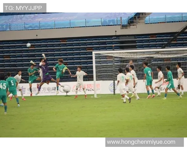 中国男足球明星激战绿茵场展现风采与实力的精彩赛事回顾