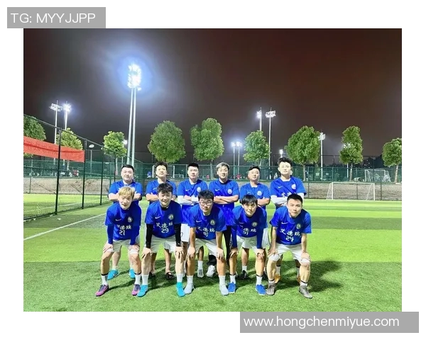 帅气足球明星齐聚一堂展现风采的精彩群照分享